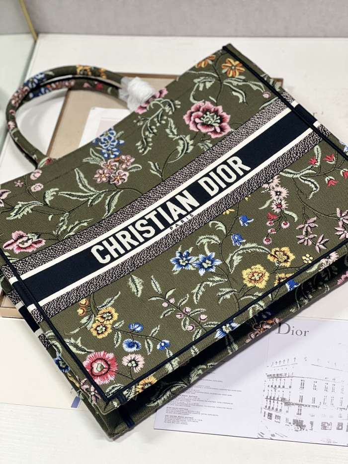 Handbag   Dior  1286  size  42×35×18.5  cm