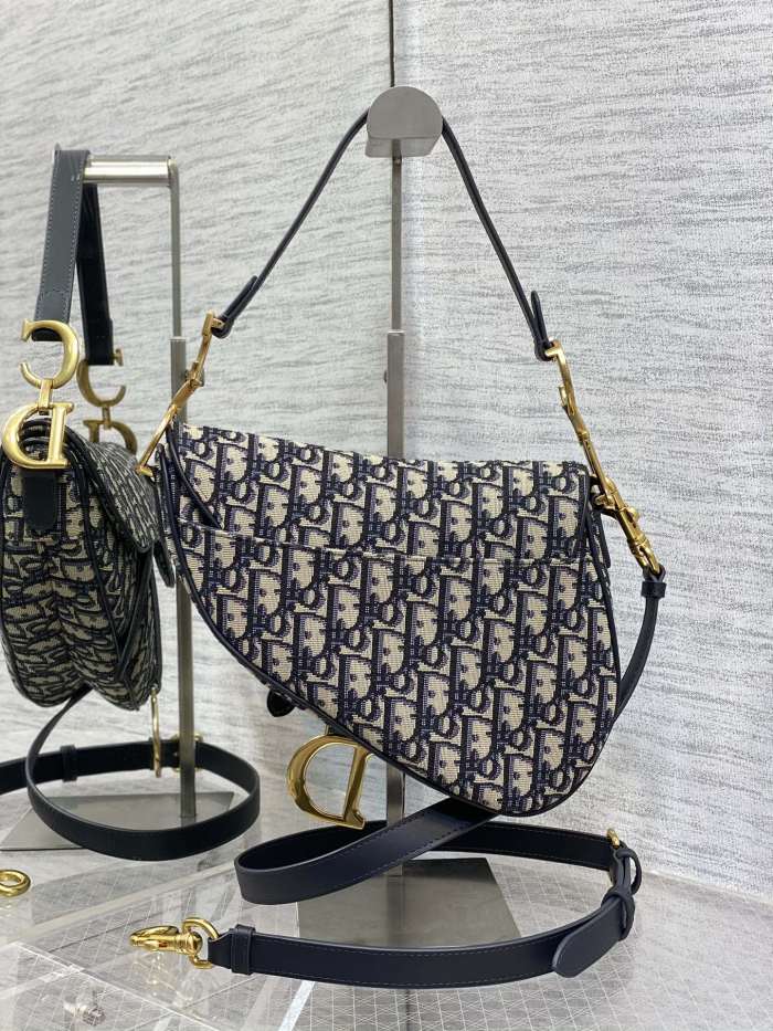 Handbag   Dior   3351  size  24×6×18 cm