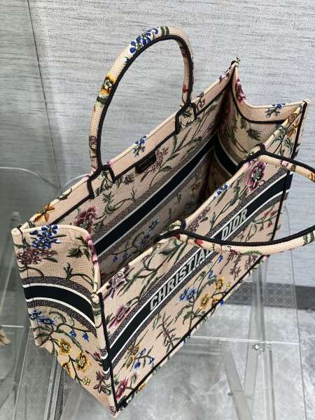  Handbag   Dior  size  42*18*35 cm