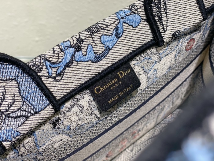 Handbag   Dior  8002  size  26.5x 21x 14 cm