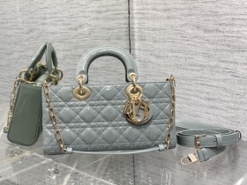 Handbag   Dior  size  26*6*14 cm