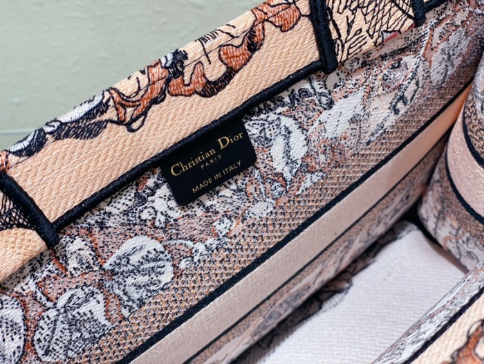 Handbag   Dior  8001  size  36 x 27.5 x 16.5  cm