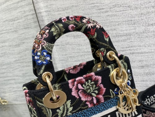  Handbag   Dior  size  17*7*15 cm