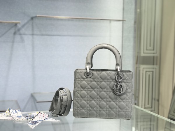 Handbag   Dior  6605  size  24 cm