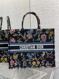  Handbag   Dior  size  42*18*35 cm