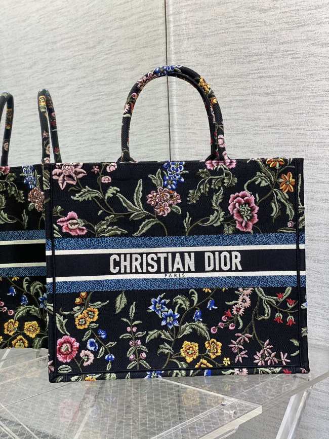  Handbag   Dior  size  42*18*35 cm