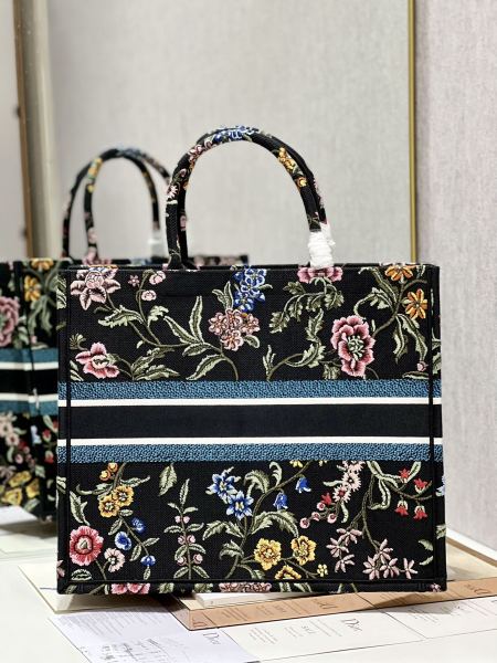 Handbag   Dior  1286   size  42×35×18.5 cm