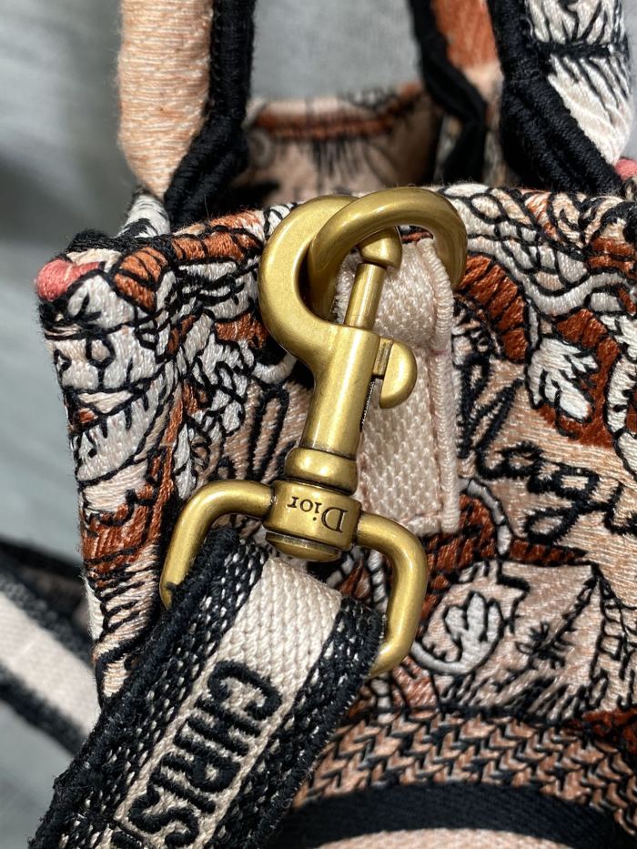  Handbag   Dior  size  13.5*5*18 cm