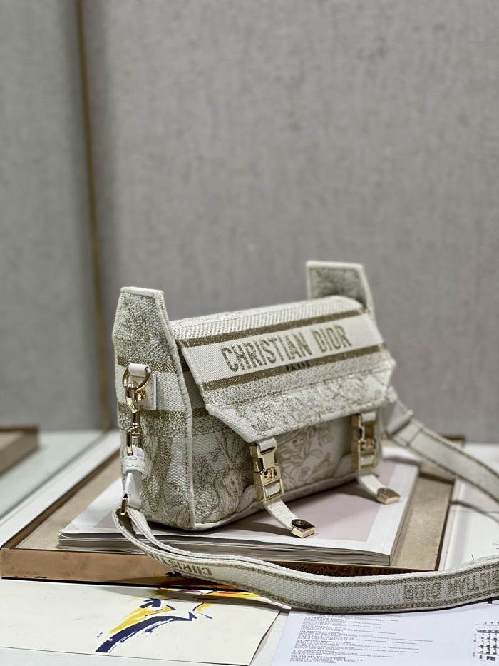 Handbag   Dior 1241  size   23×15×8 cm