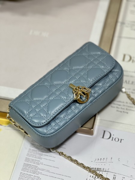  Handbag   Dior  0977  size  18.5 x 10 x 4  cm