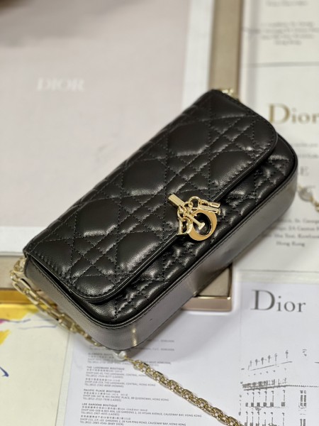  Handbag   Dior  0977  size  18.5 x 10 x 4  cm