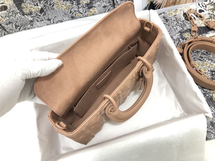  Handbag   Dior  M0540  size  26 x 13.5 x 5  cm