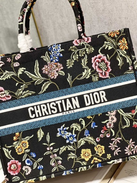 Handbag   Dior  1286   size  42×35×18.5 cm