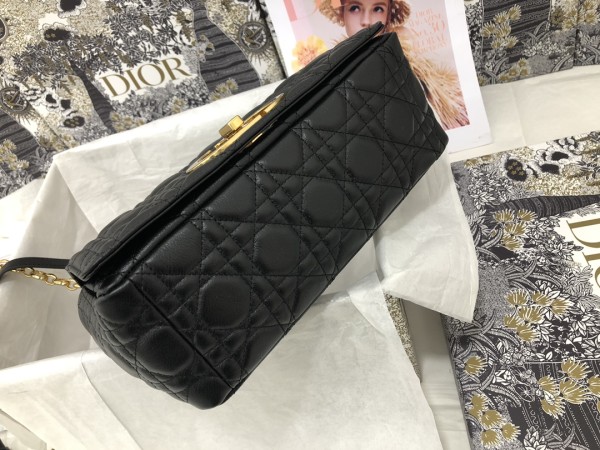 Handbag   Dior  M9242  size  25.5 x 15.5 x 8  cm