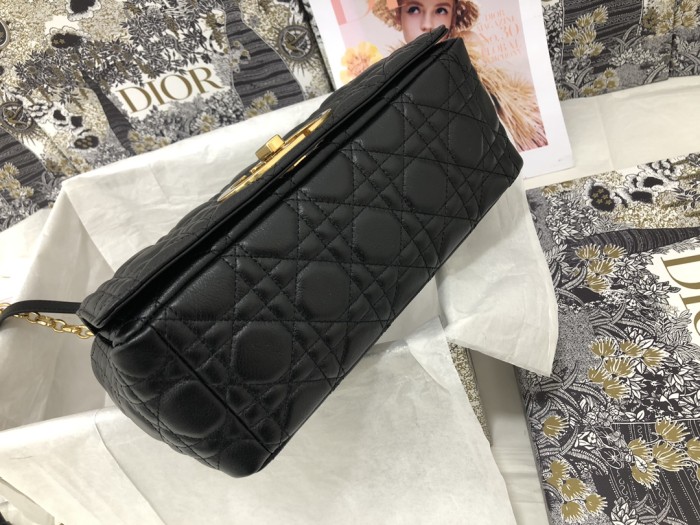 Handbag   Dior  M9242  size  25.5 x 15.5 x 8  cm