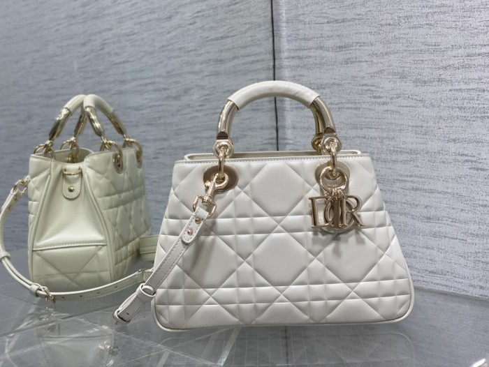 Handbag   Dior  size  25*10*16 cm  