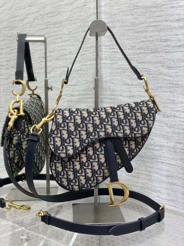 Handbag   Dior   3351  size  24×6×18 cm