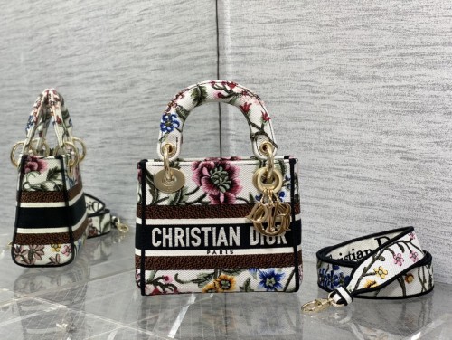  Handbag   Dior  size  17*7*15 cm