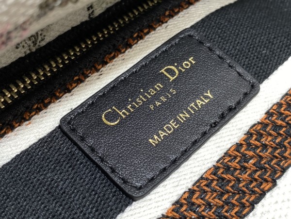  Handbag   Dior  size  17*7*15 cm