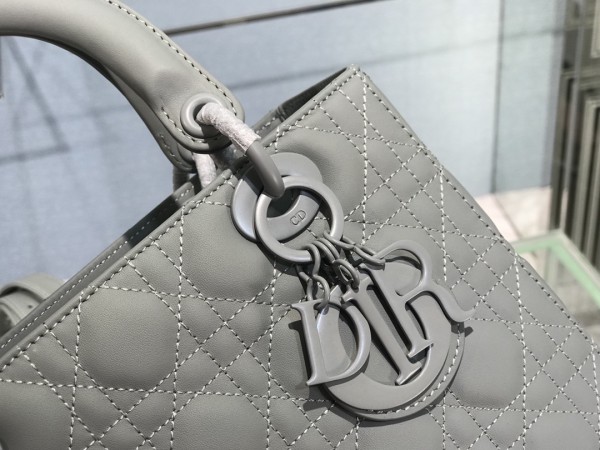 Handbag   Dior  6605  size  24 cm