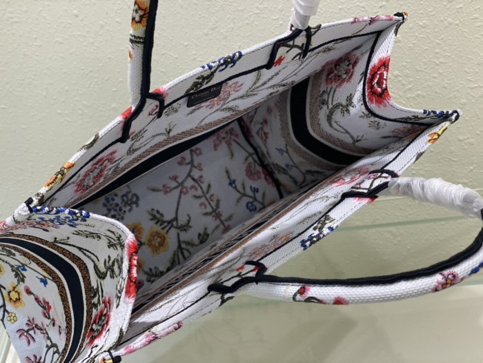 Handbag   Dior  size  41 cm