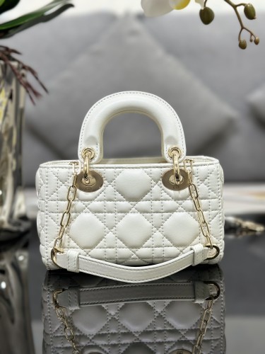 Handbag   Dior  S0910  size  16 x 9 x 5  cm