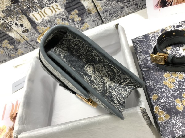 Handbag  Dior M9203 size 24 x 17 x 8 cm