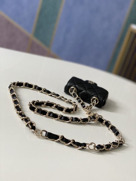 Handbag  Chanel  882138  size  10 7.5 2 cm 