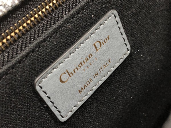 Handbag  Dior M9203 size 24 x 17 x 8 cm