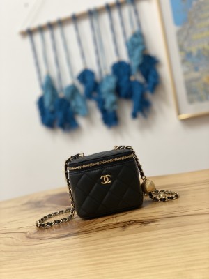  Handbag Chanel 81219 size 10.5 8.5 7 cm