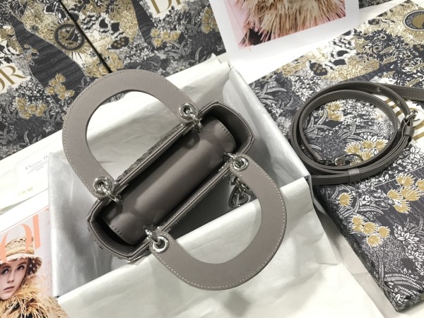 Handbag  Dior M0505 size 17×15×7 cm