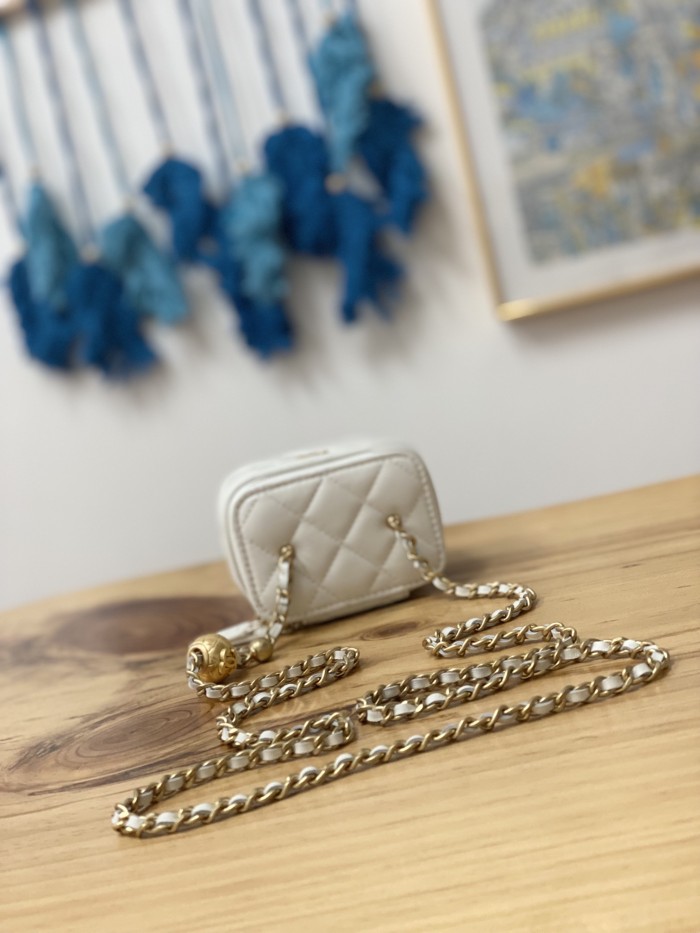  Handbag Chanel 81219 size 10.5 8.5 7 cm