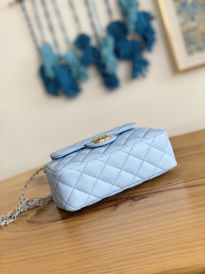 Handbag  Chanel AS3710  size  17×19×6  cm 