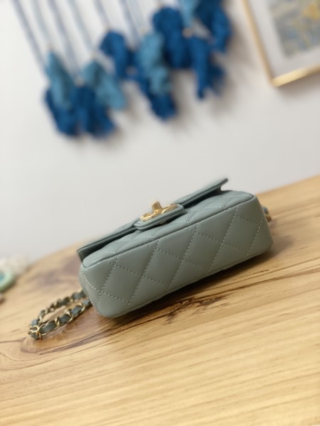  Handbag   Chanel AS3738  size  12.5*16*6 cm