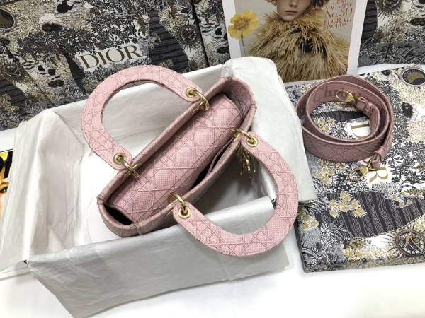 Handbag  Dior M0565 size 24*20*11 cm