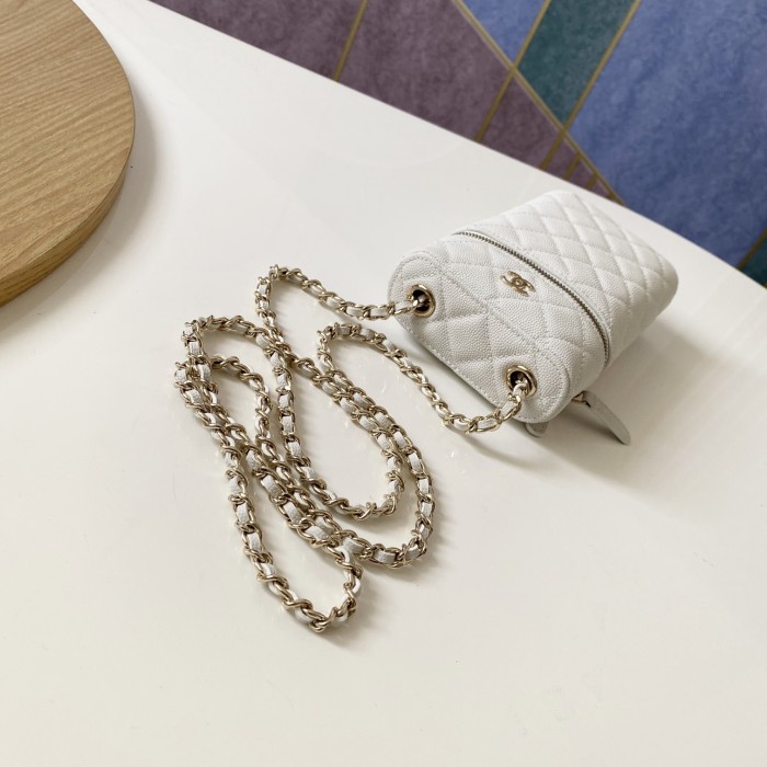 Handbag  Chanel  size  18*10.5*5 cm