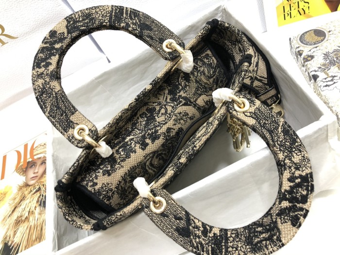  Handbag Dior M0565 size 24 x 20 x 11 cm