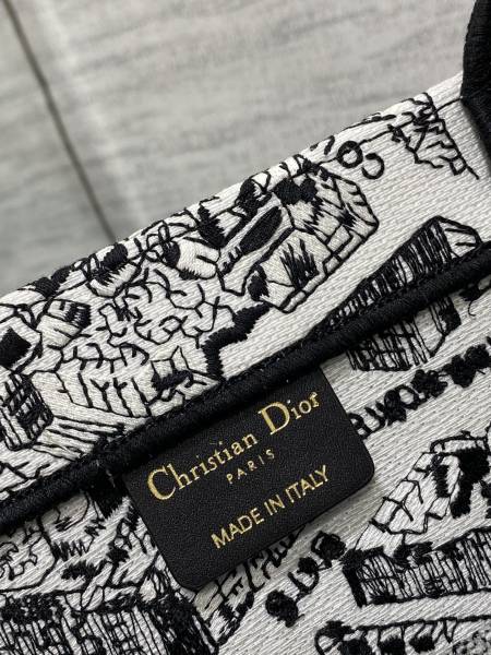  Handbag   Dior  size  36*18*28 cm