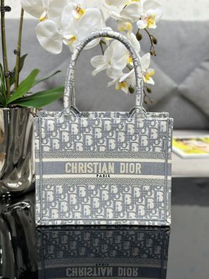 Handbag  Dior M1286 size 26.5 x 21 x 14 cm