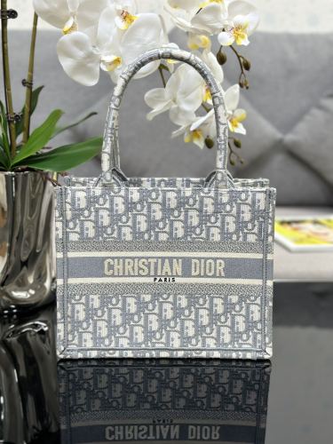 Handbag  Dior M1286 size 26.5 x 21 x 14 cm