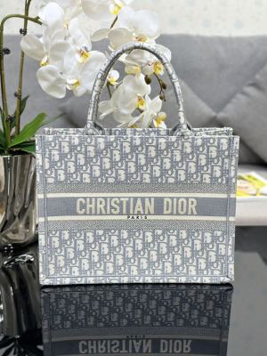 Handbag  Dior M1286  size  36 x 27.5 x 16.5 cm