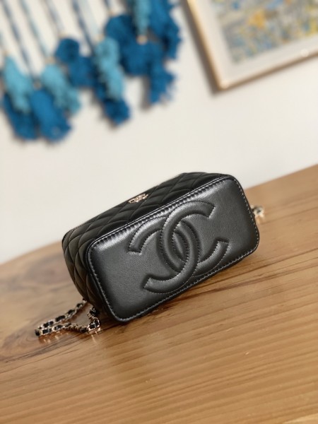 Handbag  Chanel  81211  size  9.5 17 8 cm