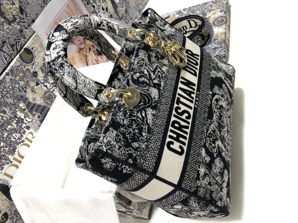  Handbag Dior M0566 size 32 x 25 x 11 cm