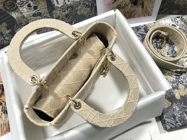 Handbag  Dior M0565 size 24*20*11 cm