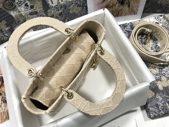 Handbag  Dior M0565 size 24*20*11 cm