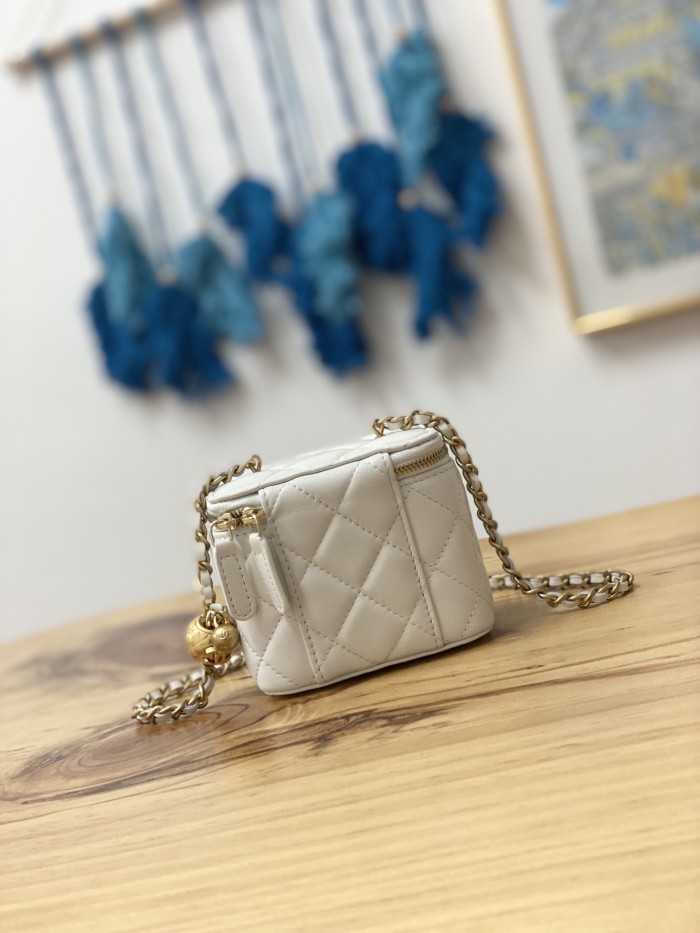  Handbag Chanel 81219 size 10.5 8.5 7 cm