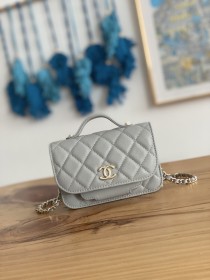 Handbag  Chanel   81215  size  15 Cm