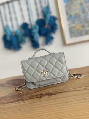 Handbag  Chanel   81215  size  15 Cm