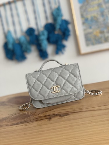 Handbag  Chanel   81215  size  15 Cm