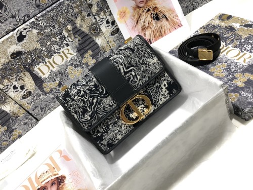 Handbag  Dior M9203 size 24 x 17 x 8 cm